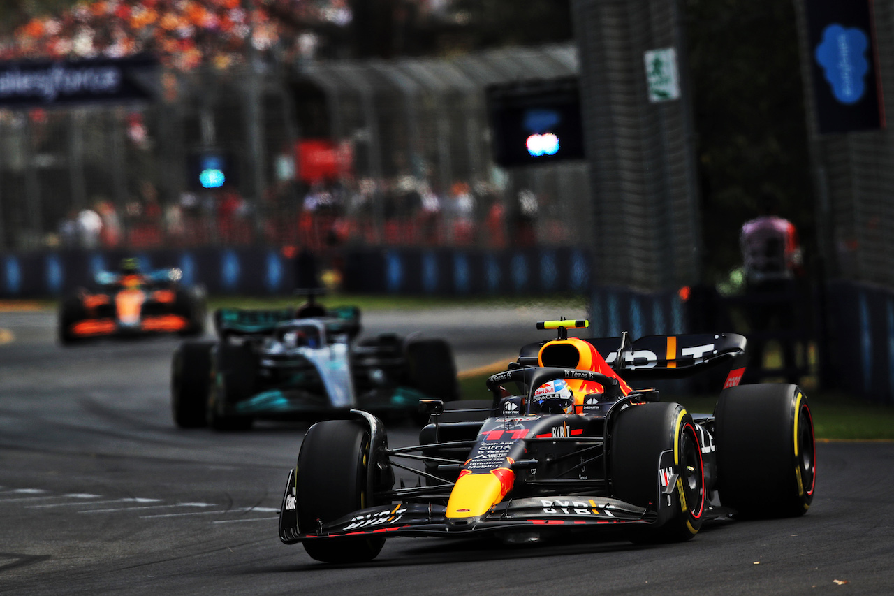 GP AUSTRALIA, Sergio Perez (MEX) Red Bull Racing RB18.
10.04.2022. Formula 1 World Championship, Rd 3, Australian Grand Prix, Albert Park, Melbourne, Australia, Gara Day.
 - www.xpbimages.com, EMail: requests@xpbimages.com © Copyright: Coates / XPB Images