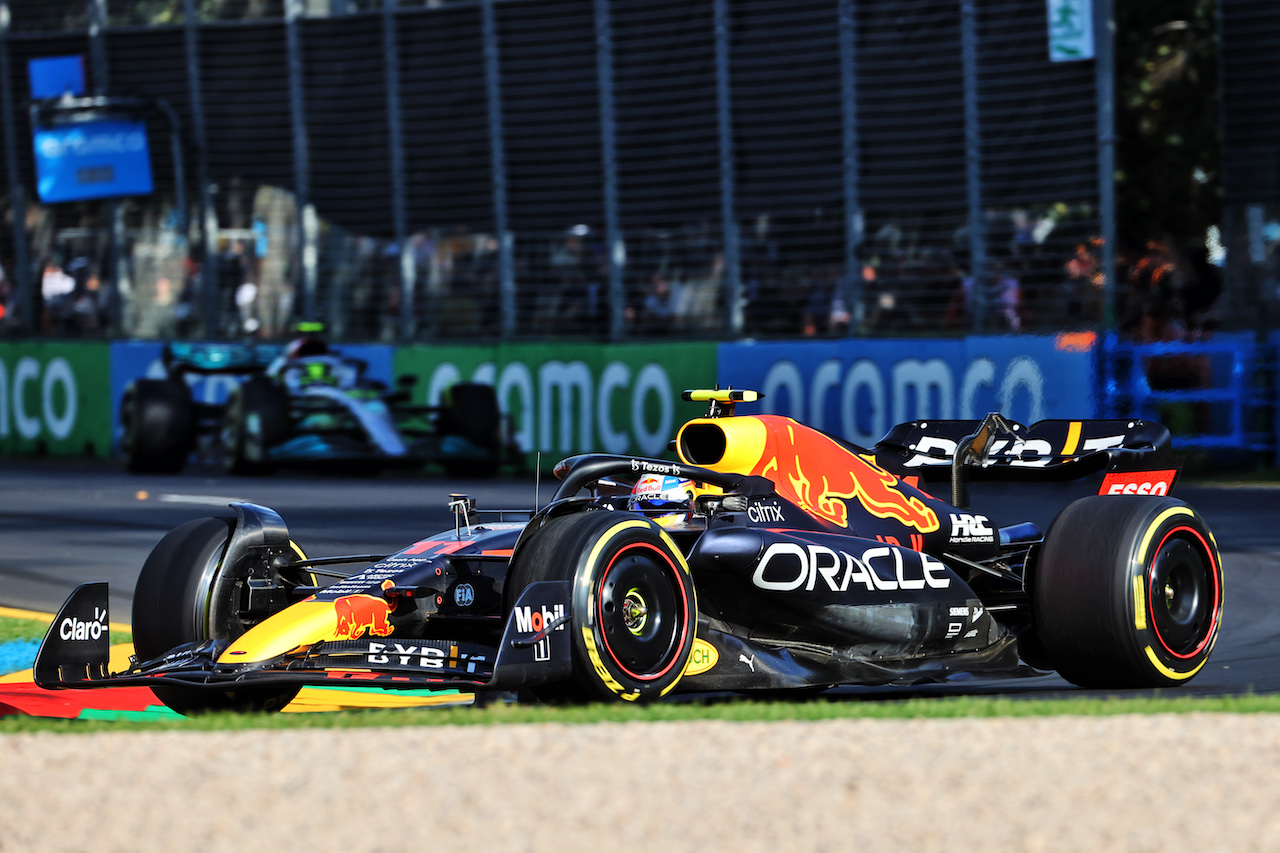 GP AUSTRALIA, Sergio Perez (MEX) Red Bull Racing RB18.
10.04.2022. Formula 1 World Championship, Rd 3, Australian Grand Prix, Albert Park, Melbourne, Australia, Gara Day.
- www.xpbimages.com, EMail: requests@xpbimages.com © Copyright: Charniaux / XPB Images