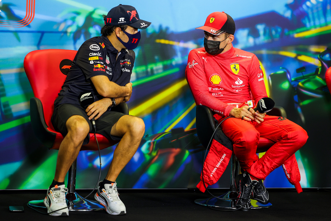 GP AUSTRALIA, (L to R): Sergio Perez (MEX) Red Bull Racing e Charles Leclerc (MON) Ferrari in the post race FIA Press Conference.
10.04.2022. Formula 1 World Championship, Rd 3, Australian Grand Prix, Albert Park, Melbourne, Australia, Gara Day.
- www.xpbimages.com, EMail: requests@xpbimages.com © Copyright: XPB Images