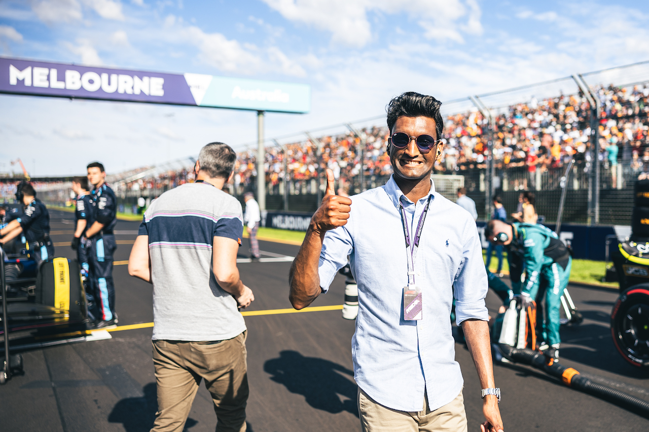 GP AUSTRALIA, Lawrence Barretto (GBR) Formula 1 Senior Writer Editor on the grid.
10.04.2022. Formula 1 World Championship, Rd 3, Australian Grand Prix, Albert Park, Melbourne, Australia, Gara Day.
- www.xpbimages.com, EMail: requests@xpbimages.com © Copyright: Bearne / XPB Images