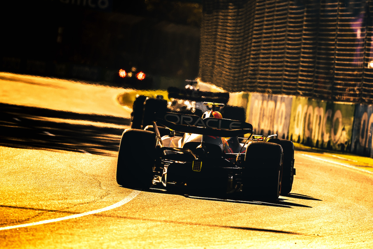 GP AUSTRALIA, Sergio Perez (MEX) Red Bull Racing RB18.
10.04.2022. Formula 1 World Championship, Rd 3, Australian Grand Prix, Albert Park, Melbourne, Australia, Gara Day.
- www.xpbimages.com, EMail: requests@xpbimages.com © Copyright: Bearne / XPB Images