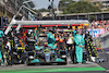 GP AUSTRALIA, Lewis Hamilton (GBR) Mercedes AMG F1 W13 makes a pit stop.
10.04.2022. Formula 1 World Championship, Rd 3, Australian Grand Prix, Albert Park, Melbourne, Australia, Gara Day.
- www.xpbimages.com, EMail: requests@xpbimages.com © Copyright: Bearne / XPB Images
