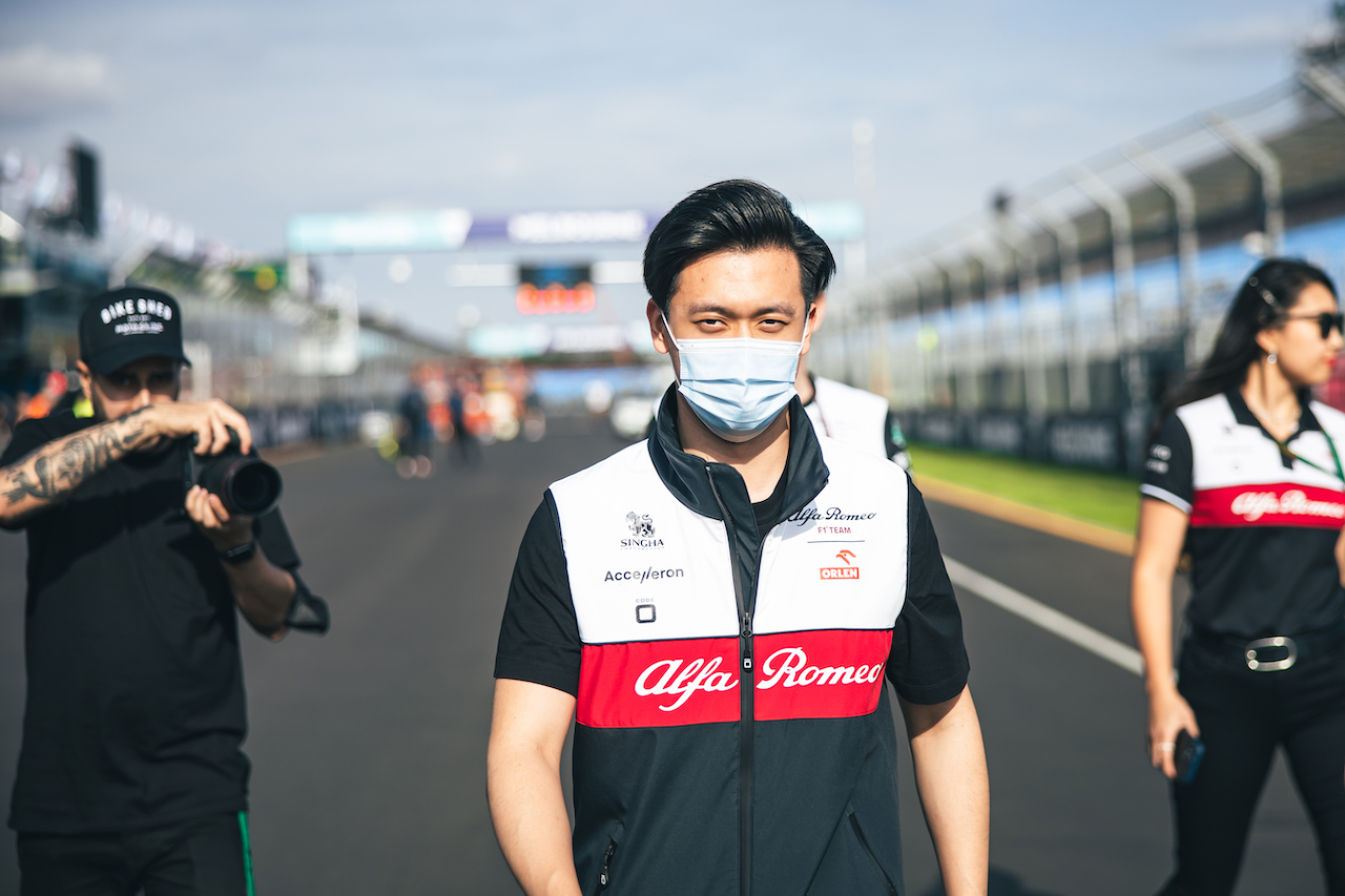 GP AUSTRALIA, Guanyu Zhou (CHN) Alfa Romeo F1 Team walks the circuit with the team.
06.04.2022. Formula 1 World Championship, Rd 3, Australian Grand Prix, Albert Park, Melbourne, Australia, Preparation Day.
- www.xpbimages.com, EMail: requests@xpbimages.com © Copyright: Bearne / XPB Images