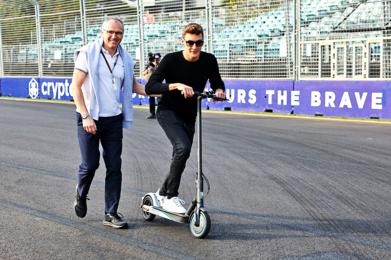 GP AUSTRALIA, (L to R): Stefano Domenicali (ITA) Formula One President e CEO with George Russell (GBR) Mercedes AMG F1.
06.04.2022. Formula 1 World Championship, Rd 3, Australian Grand Prix, Albert Park, Melbourne, Australia, Preparation Day.
- www.xpbimages.com, EMail: requests@xpbimages.com © Copyright: Batchelor / XPB Images