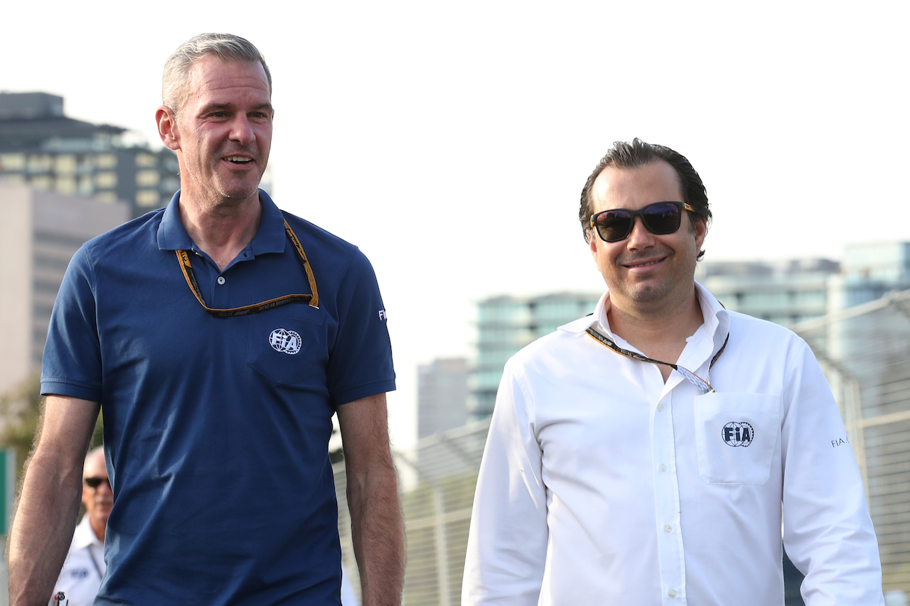 GP AUSTRALIA, (L to R): Niels Wittich (GER) FIA F1 Gara Director with Enrique Bernoldi (BRA) FIA Steward.
06.04.2022. Formula 1 World Championship, Rd 3, Australian Grand Prix, Albert Park, Melbourne, Australia, Preparation Day.
 - www.xpbimages.com, EMail: requests@xpbimages.com © Copyright: Coates / XPB Images