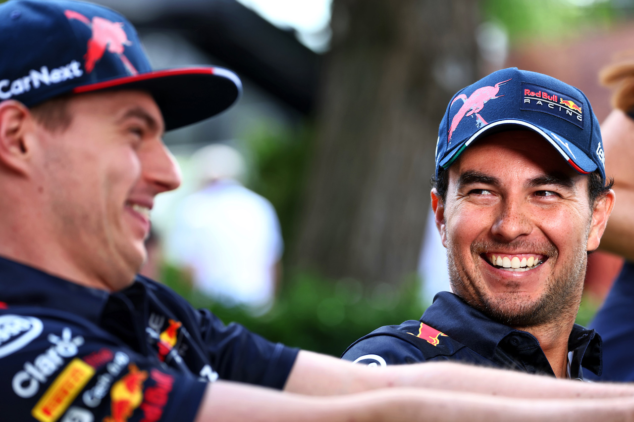 GP AUSTRALIA, Sergio Perez (MEX) Red Bull Racing with team mate Max Verstappen (NLD) Red Bull Racing.
07.04.2022. Formula 1 World Championship, Rd 3, Australian Grand Prix, Albert Park, Melbourne, Australia, Preparation Day.
- www.xpbimages.com, EMail: requests@xpbimages.com © Copyright: Batchelor / XPB Images