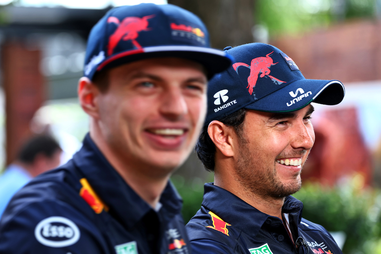 GP AUSTRALIA, Sergio Perez (MEX) Red Bull Racing with team mate Max Verstappen (NLD) Red Bull Racing.
07.04.2022. Formula 1 World Championship, Rd 3, Australian Grand Prix, Albert Park, Melbourne, Australia, Preparation Day.
- www.xpbimages.com, EMail: requests@xpbimages.com © Copyright: Batchelor / XPB Images