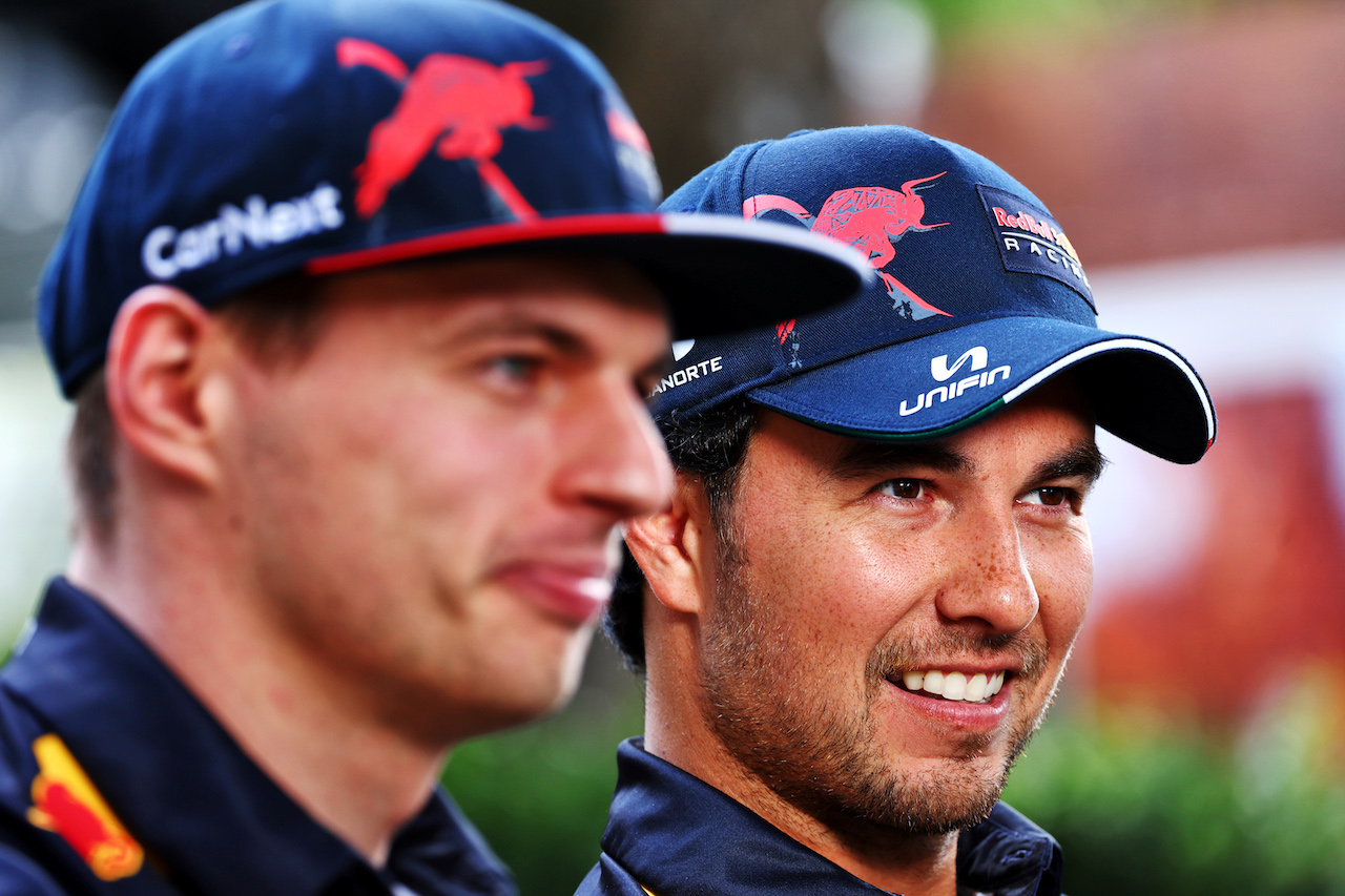 GP AUSTRALIA, Sergio Perez (MEX) Red Bull Racing with team mate Max Verstappen (NLD) Red Bull Racing.
07.04.2022. Formula 1 World Championship, Rd 3, Australian Grand Prix, Albert Park, Melbourne, Australia, Preparation Day.
- www.xpbimages.com, EMail: requests@xpbimages.com © Copyright: Batchelor / XPB Images