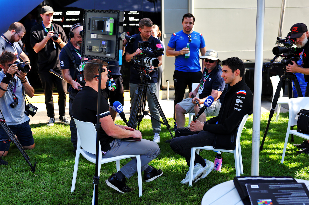 GP AUSTRALIA, Esteban Ocon (FRA) Alpine F1 Team with the media.
07.04.2022. Formula 1 World Championship, Rd 3, Australian Grand Prix, Albert Park, Melbourne, Australia, Preparation Day.
- www.xpbimages.com, EMail: requests@xpbimages.com © Copyright: Batchelor / XPB Images