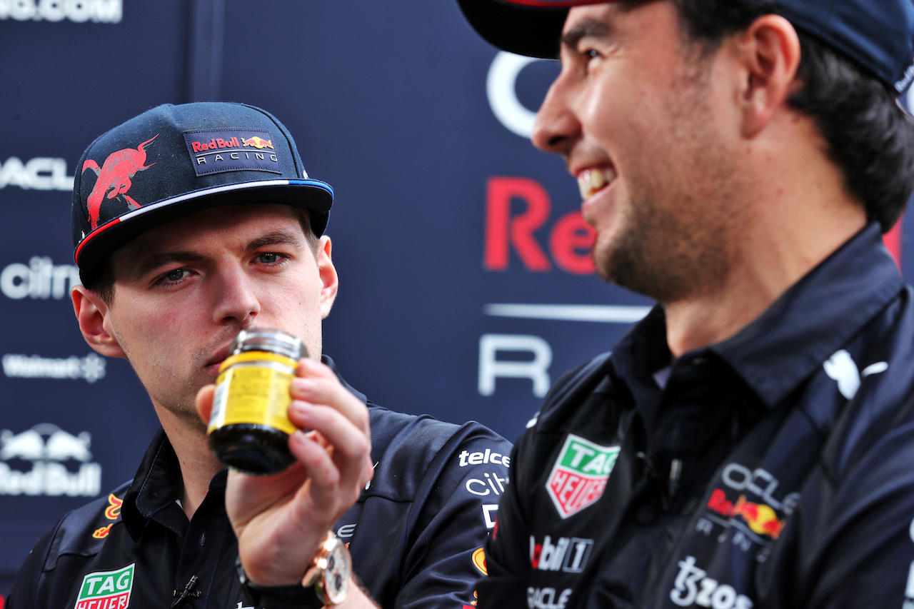 GP AUSTRALIA, Max Verstappen (NLD) Red Bull Racing with Sergio Perez (MEX) Red Bull Racing.
07.04.2022. Formula 1 World Championship, Rd 3, Australian Grand Prix, Albert Park, Melbourne, Australia, Preparation Day.
 - www.xpbimages.com, EMail: requests@xpbimages.com © Copyright: Coates / XPB Images