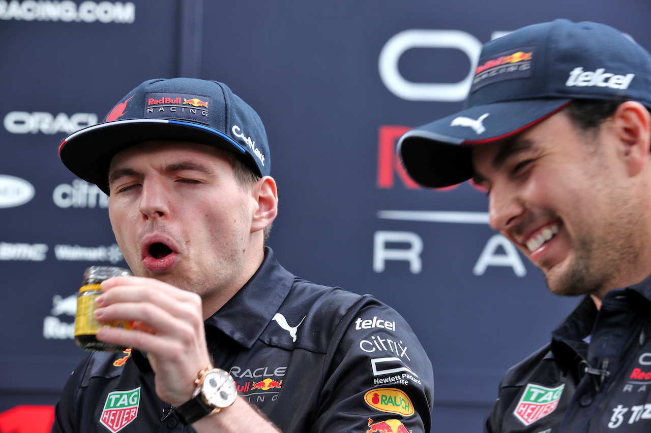 GP AUSTRALIA, Max Verstappen (NLD) Red Bull Racing with Sergio Perez (MEX) Red Bull Racing.
07.04.2022. Formula 1 World Championship, Rd 3, Australian Grand Prix, Albert Park, Melbourne, Australia, Preparation Day.
 - www.xpbimages.com, EMail: requests@xpbimages.com © Copyright: Coates / XPB Images