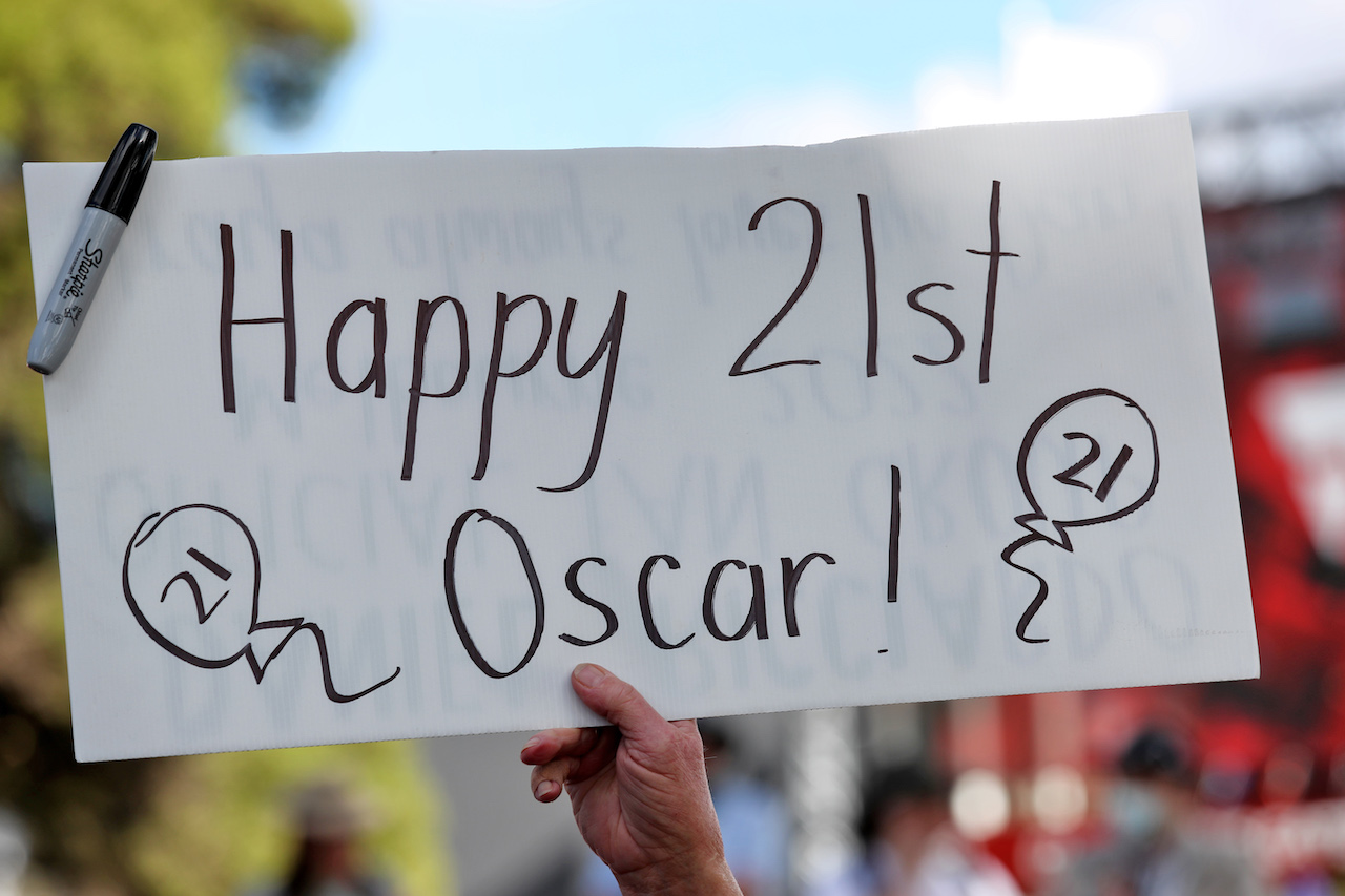 GP AUSTRALIA, Circuit Atmosfera - Happy 21st Birthday sign from a fan for Oscar Piastri (AUS) Alpine F1 Team Reserve Driver.
07.04.2022. Formula 1 World Championship, Rd 3, Australian Grand Prix, Albert Park, Melbourne, Australia, Preparation Day.
 - www.xpbimages.com, EMail: requests@xpbimages.com © Copyright: Coates / XPB Images