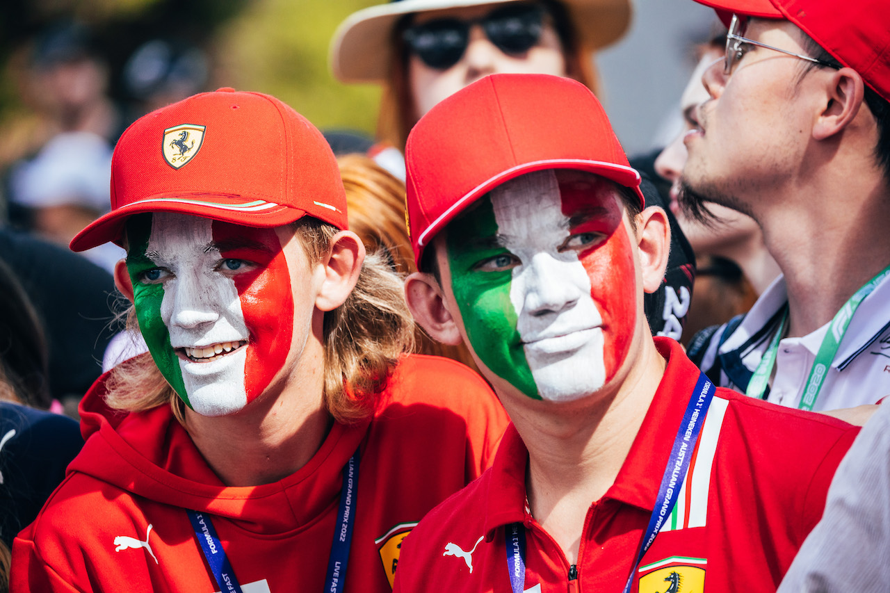 GP AUSTRALIA, Circuit Atmosfera - Ferrari fans.
09.04.2022. Formula 1 World Championship, Rd 3, Australian Grand Prix, Albert Park, Melbourne, Australia, Qualifiche Day.
- www.xpbimages.com, EMail: requests@xpbimages.com © Copyright: Bearne / XPB Images