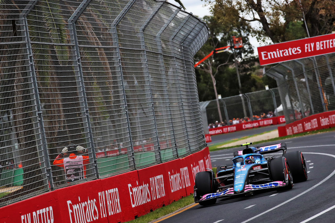 GP AUSTRALIA, Esteban Ocon (FRA) Alpine F1 Team A522.
09.04.2022. Formula 1 World Championship, Rd 3, Australian Grand Prix, Albert Park, Melbourne, Australia, Qualifiche Day.
 - www.xpbimages.com, EMail: requests@xpbimages.com © Copyright: Coates / XPB Images