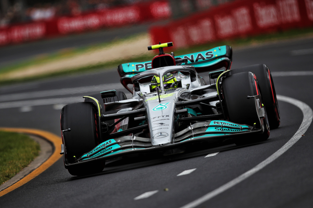 GP AUSTRALIA, Lewis Hamilton (GBR) Mercedes AMG F1 W13.
09.04.2022. Formula 1 World Championship, Rd 3, Australian Grand Prix, Albert Park, Melbourne, Australia, Qualifiche Day.
 - www.xpbimages.com, EMail: requests@xpbimages.com © Copyright: Coates / XPB Images