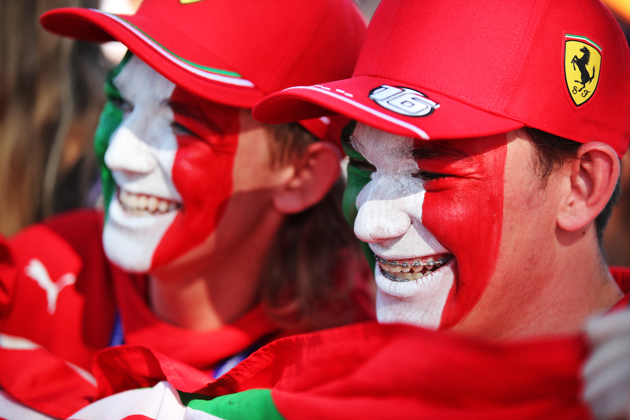 GP AUSTRALIA, Circuit Atmosfera - Ferrari fans.
09.04.2022. Formula 1 World Championship, Rd 3, Australian Grand Prix, Albert Park, Melbourne, Australia, Qualifiche Day.
 - www.xpbimages.com, EMail: requests@xpbimages.com © Copyright: Coates / XPB Images