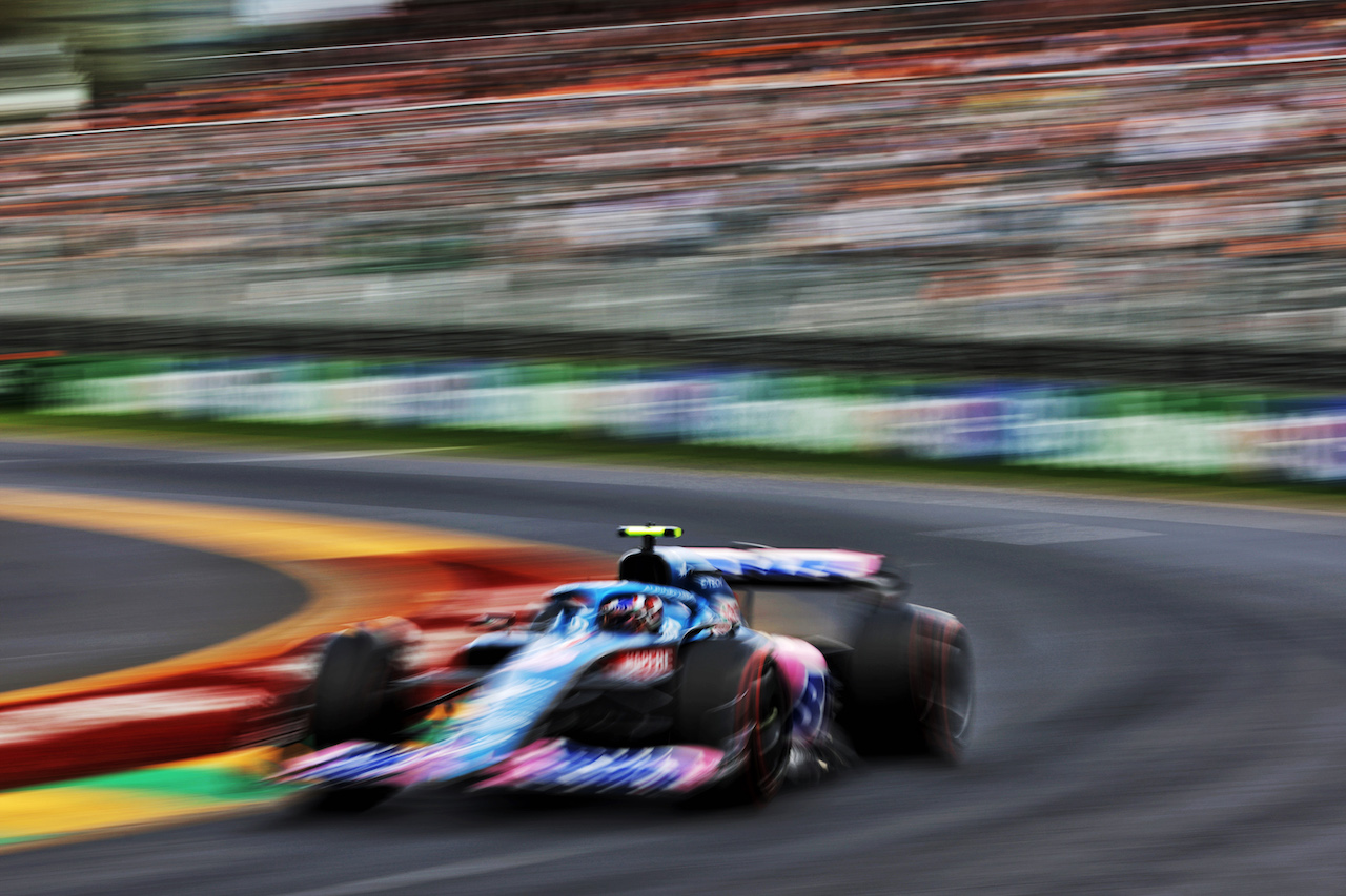 GP AUSTRALIA, Esteban Ocon (FRA) Alpine F1 Team A522.
09.04.2022. Formula 1 World Championship, Rd 3, Australian Grand Prix, Albert Park, Melbourne, Australia, Qualifiche Day.
- www.xpbimages.com, EMail: requests@xpbimages.com © Copyright: Bearne / XPB Images