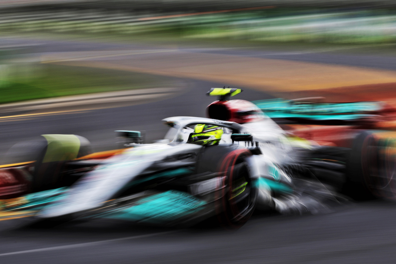 GP AUSTRALIA, Lewis Hamilton (GBR) Mercedes AMG F1 W13.
09.04.2022. Formula 1 World Championship, Rd 3, Australian Grand Prix, Albert Park, Melbourne, Australia, Qualifiche Day.
- www.xpbimages.com, EMail: requests@xpbimages.com © Copyright: Bearne / XPB Images