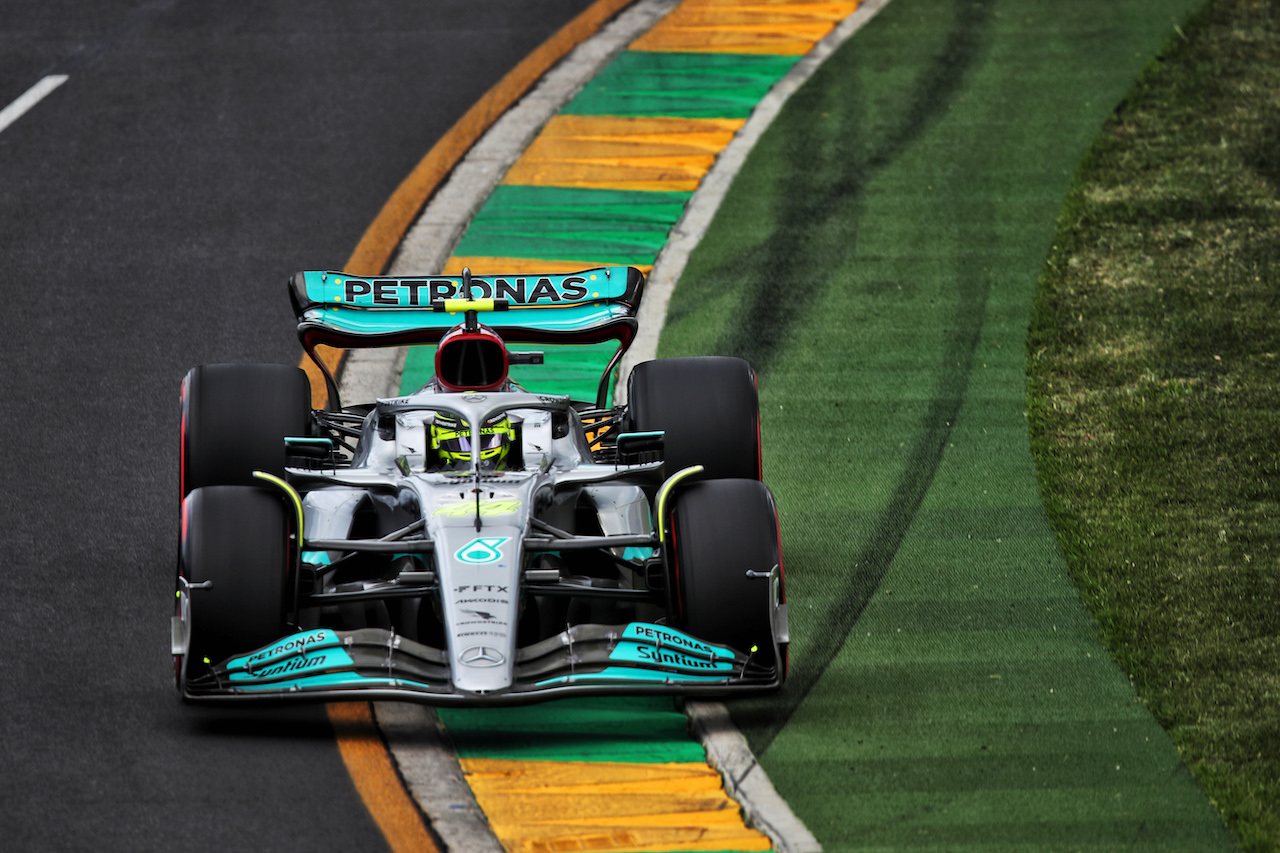 GP AUSTRALIA, Lewis Hamilton (GBR) Mercedes AMG F1 W13.
09.04.2022. Formula 1 World Championship, Rd 3, Australian Grand Prix, Albert Park, Melbourne, Australia, Qualifiche Day.
 - www.xpbimages.com, EMail: requests@xpbimages.com © Copyright: Coates / XPB Images