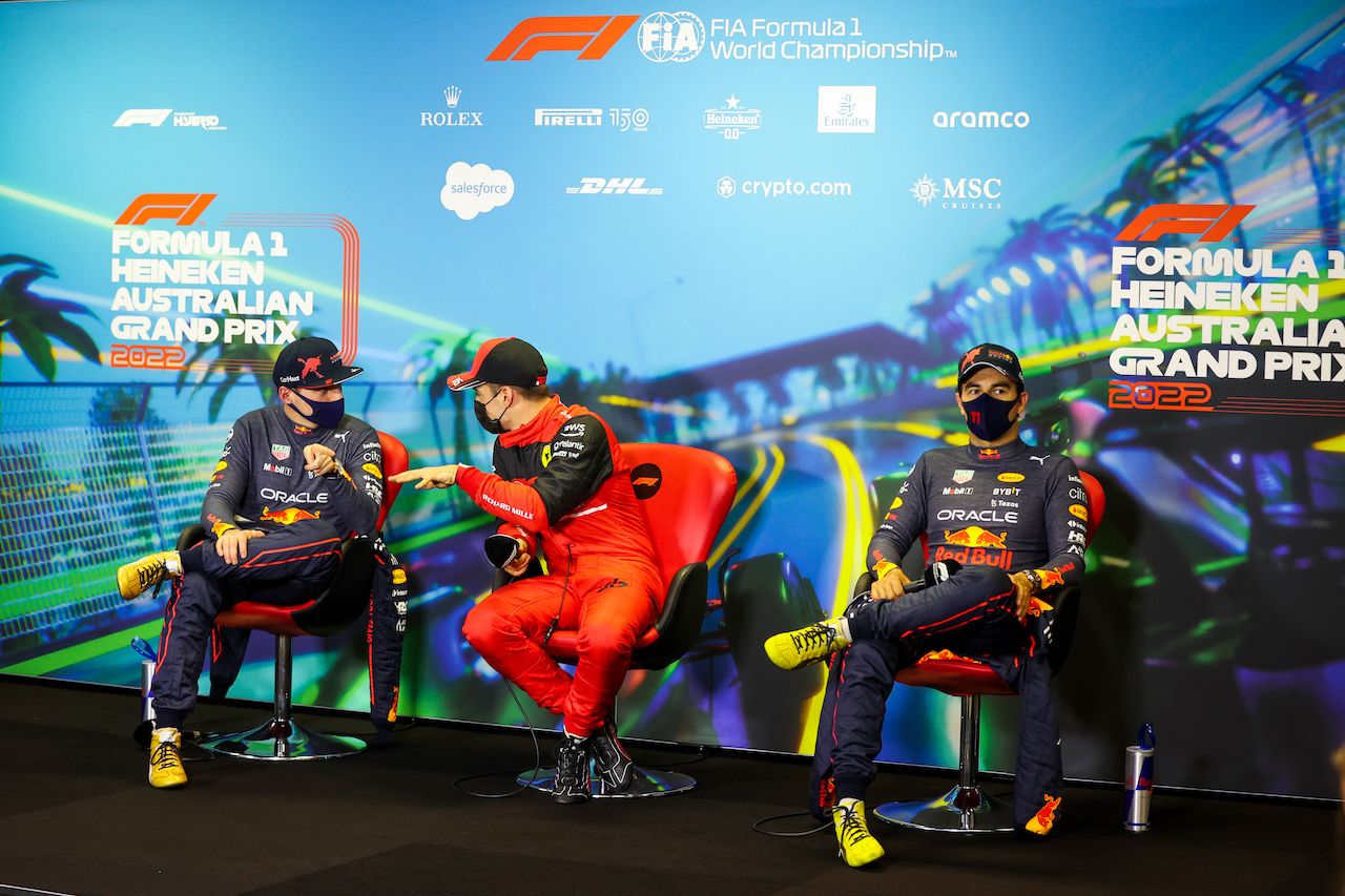 GP AUSTRALIA, (L to R): Max Verstappen (NLD) Red Bull Racing; Charles Leclerc (MON) Ferrari; e Sergio Perez (MEX) Red Bull Racing, in the post qualifying FIA Press Conference.
09.04.2022. Formula 1 World Championship, Rd 3, Australian Grand Prix, Albert Park, Melbourne, Australia, Qualifiche Day.
- www.xpbimages.com, EMail: requests@xpbimages.com © Copyright: XPB Images