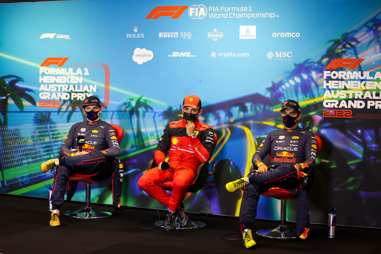 GP AUSTRALIA, (L to R): Max Verstappen (NLD) Red Bull Racing; Charles Leclerc (MON) Ferrari; e Sergio Perez (MEX) Red Bull Racing, in the post qualifying FIA Press Conference.
09.04.2022. Formula 1 World Championship, Rd 3, Australian Grand Prix, Albert Park, Melbourne, Australia, Qualifiche Day.
- www.xpbimages.com, EMail: requests@xpbimages.com © Copyright: XPB Images