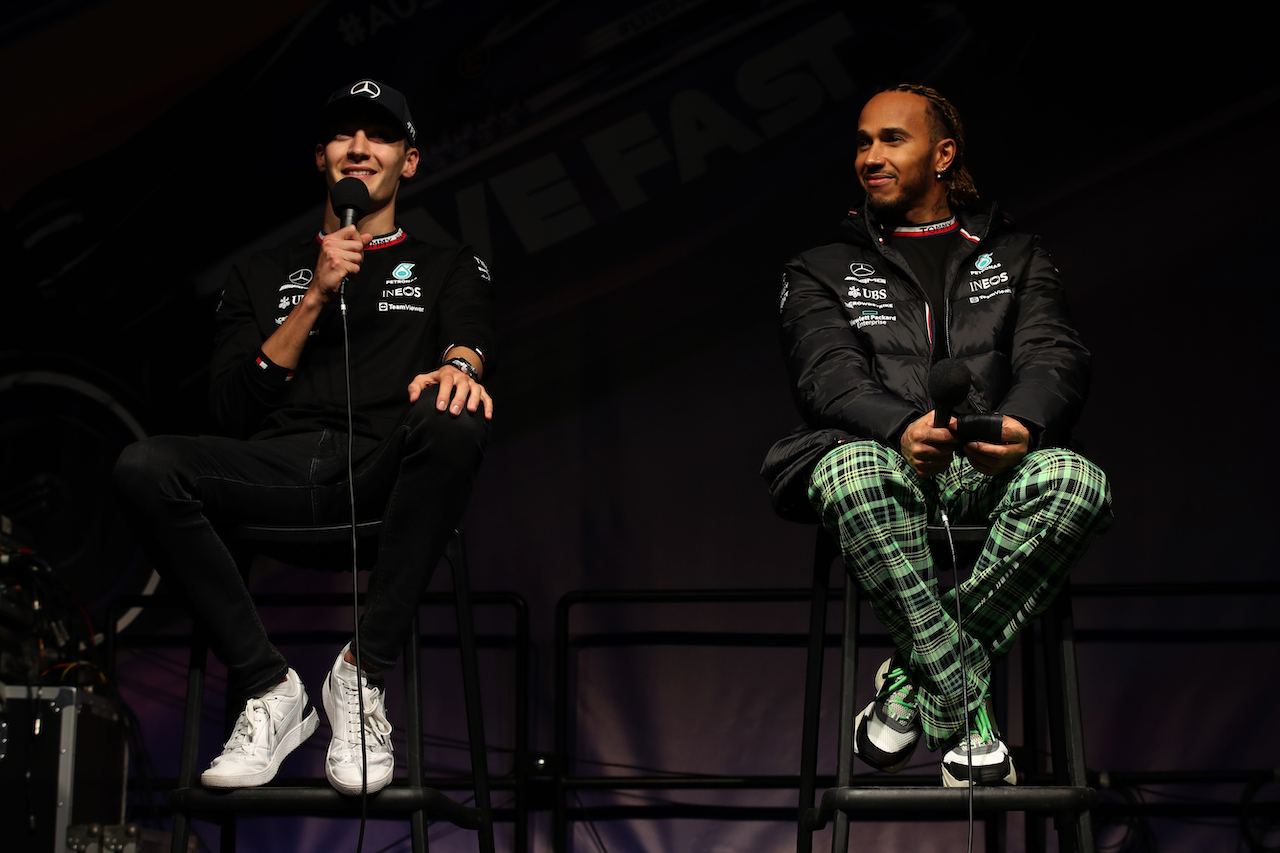 GP AUSTRALIA, (L to R): George Russell (GBR) Mercedes AMG F1 with team mate Lewis Hamilton (GBR) Mercedes AMG F1.
09.04.2022. Formula 1 World Championship, Rd 3, Australian Grand Prix, Albert Park, Melbourne, Australia, Qualifiche Day.
 - www.xpbimages.com, EMail: requests@xpbimages.com © Copyright: Coates / XPB Images