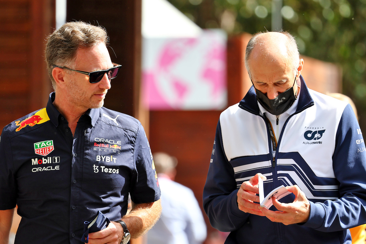 GP AUSTRALIA, (L to R): Christian Horner (GBR) Red Bull Racing Team Principal e Franz Tost (AUT) AlphaTauri Team Principal.
09.04.2022. Formula 1 World Championship, Rd 3, Australian Grand Prix, Albert Park, Melbourne, Australia, Qualifiche Day.
- www.xpbimages.com, EMail: requests@xpbimages.com © Copyright: Batchelor / XPB Images