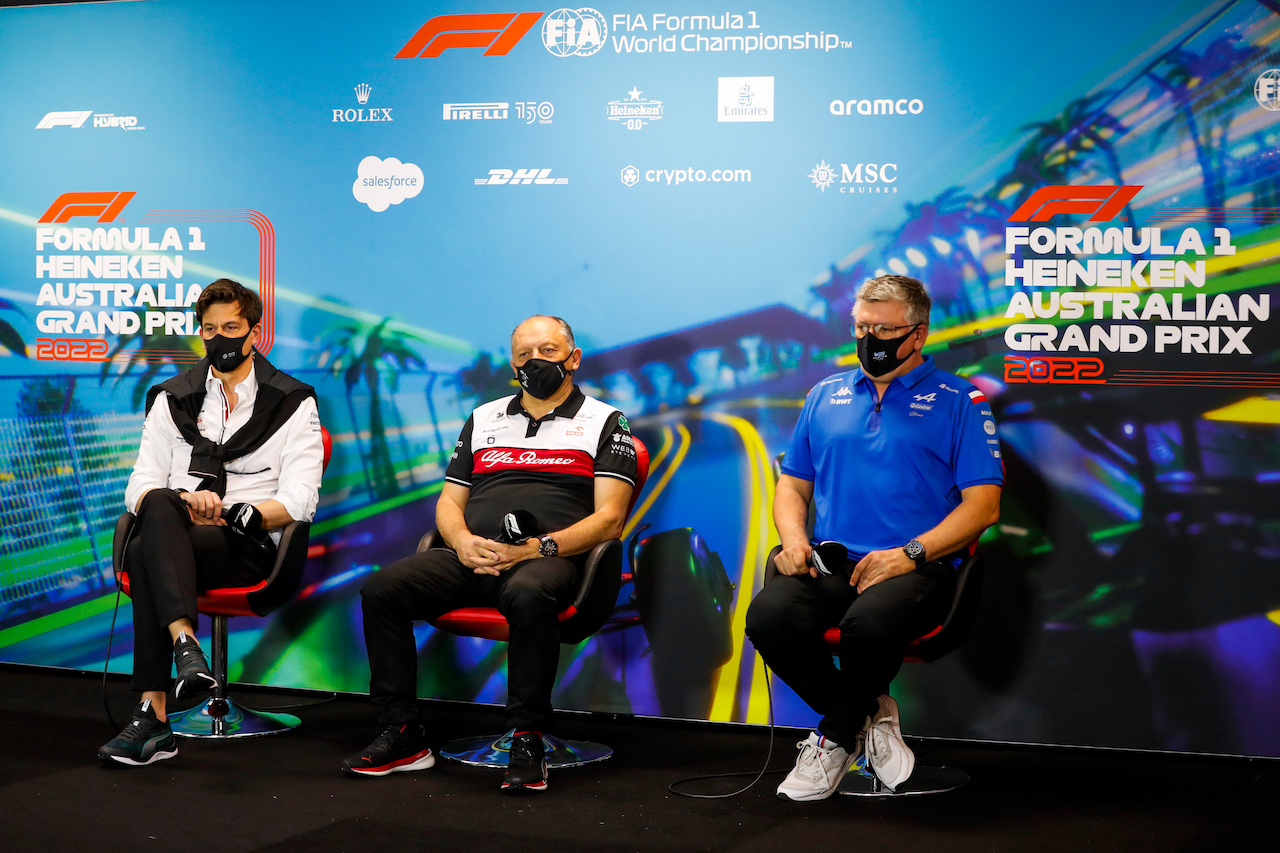 GP AUSTRALIA, (L to R): Toto Wolff (GER) Mercedes AMG F1 Shareholder e Executive Director; Frederic Vasseur (FRA) Alfa Romeo F1 Team Team Principal; e Otmar Szafnauer (USA) Alpine F1 Team, Team Principal in the FIA Press Conference.
09.04.2022. Formula 1 World Championship, Rd 3, Australian Grand Prix, Albert Park, Melbourne, Australia, Qualifiche Day.
- www.xpbimages.com, EMail: requests@xpbimages.com © Copyright: XPB Images