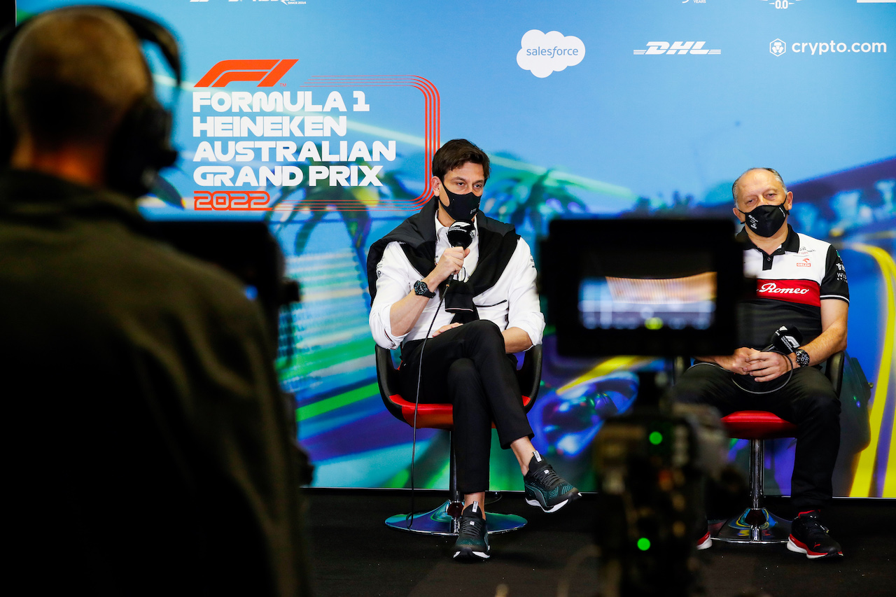 GP AUSTRALIA, (L to R): Toto Wolff (GER) Mercedes AMG F1 Shareholder e Executive Director e Frederic Vasseur (FRA) Alfa Romeo F1 Team Team Principal in the FIA Press Conference.
09.04.2022. Formula 1 World Championship, Rd 3, Australian Grand Prix, Albert Park, Melbourne, Australia, Qualifiche Day.
- www.xpbimages.com, EMail: requests@xpbimages.com © Copyright: XPB Images