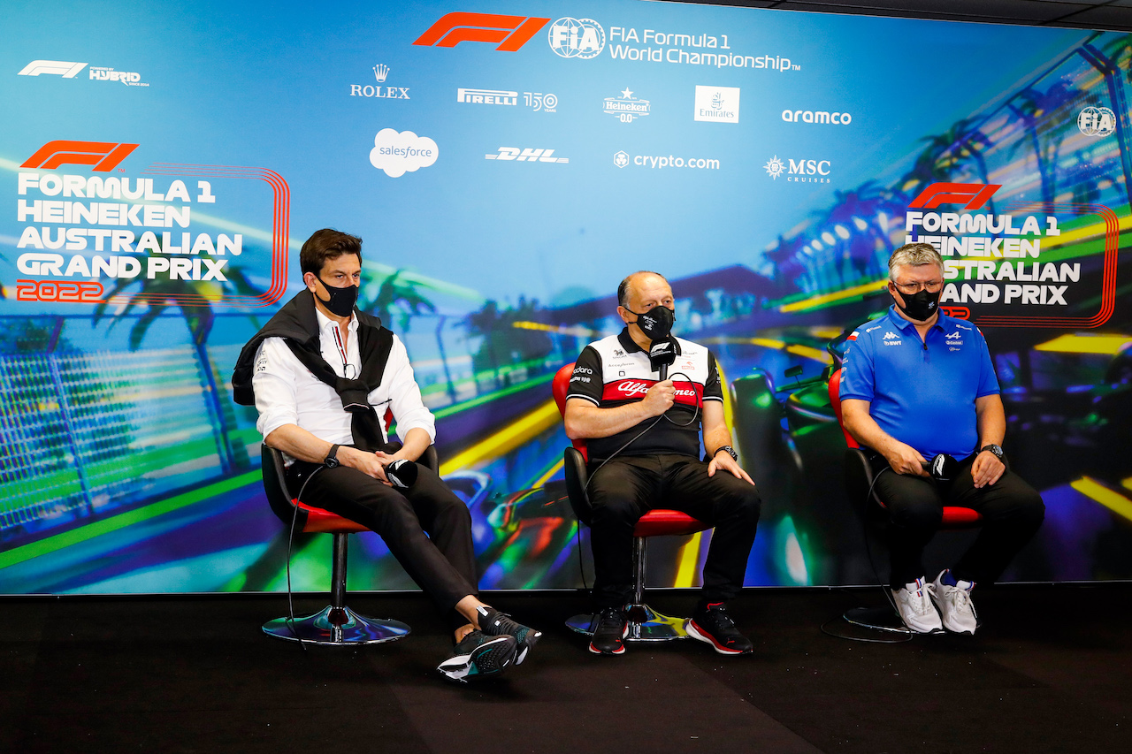 GP AUSTRALIA, (L to R): Toto Wolff (GER) Mercedes AMG F1 Shareholder e Executive Director; Frederic Vasseur (FRA) Alfa Romeo F1 Team Team Principal; e Otmar Szafnauer (USA) Alpine F1 Team, Team Principal in the FIA Press Conference.
09.04.2022. Formula 1 World Championship, Rd 3, Australian Grand Prix, Albert Park, Melbourne, Australia, Qualifiche Day.
- www.xpbimages.com, EMail: requests@xpbimages.com © Copyright: XPB Images