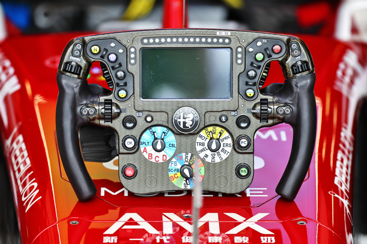 GP AUSTRALIA, Alfa Romeo F1 Team C42 steering wheel.
09.04.2022. Formula 1 World Championship, Rd 3, Australian Grand Prix, Albert Park, Melbourne, Australia, Qualifiche Day.
- www.xpbimages.com, EMail: requests@xpbimages.com © Copyright: Batchelor / XPB Images