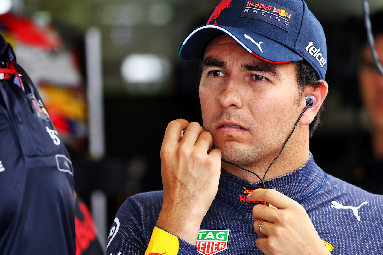 GP AUSTRALIA, Sergio Perez (MEX) Red Bull Racing.
09.04.2022. Formula 1 World Championship, Rd 3, Australian Grand Prix, Albert Park, Melbourne, Australia, Qualifiche Day.
- www.xpbimages.com, EMail: requests@xpbimages.com © Copyright: Batchelor / XPB Images