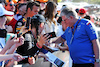 GP AUSTRALIA, Otmar Szafnauer (USA) Alpine F1 Team, Team Principal with fans.
09.04.2022. Formula 1 World Championship, Rd 3, Australian Grand Prix, Albert Park, Melbourne, Australia, Qualifiche Day.
 - www.xpbimages.com, EMail: requests@xpbimages.com © Copyright: Coates / XPB Images