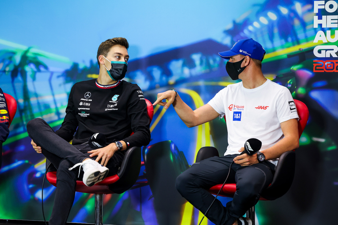GP AUSTRALIA, (L to R): George Russell (GBR) Mercedes AMG F1 e Mick Schumacher (GER) Haas F1 Team in the FIA Press Conference.
08.04.2022. Formula 1 World Championship, Rd 3, Australian Grand Prix, Albert Park, Melbourne, Australia, Practice Day.
- www.xpbimages.com, EMail: requests@xpbimages.com © Copyright: XPB Images