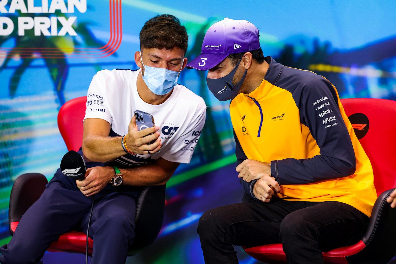 GP AUSTRALIA, (L to R): Pierre Gasly (FRA) AlphaTauri e Daniel Ricciardo (AUS) McLaren in the FIA Press Conference.
08.04.2022. Formula 1 World Championship, Rd 3, Australian Grand Prix, Albert Park, Melbourne, Australia, Practice Day.
- www.xpbimages.com, EMail: requests@xpbimages.com © Copyright: XPB Images