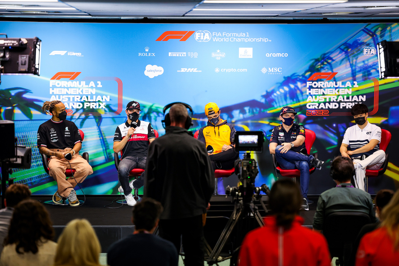 GP AUSTRALIA, (L to R): Lewis Hamilton (GBR) Mercedes AMG F1; Valtteri Bottas (FIN) Alfa Romeo F1 Team; Lando Norris (GBR) McLaren; Max Verstappen (NLD) Red Bull Racing; e Yuki Tsunoda (JPN) AlphaTauri, in the FIA Press Conference.
08.04.2022. Formula 1 World Championship, Rd 3, Australian Grand Prix, Albert Park, Melbourne, Australia, Practice Day.
- www.xpbimages.com, EMail: requests@xpbimages.com © Copyright: XPB Images