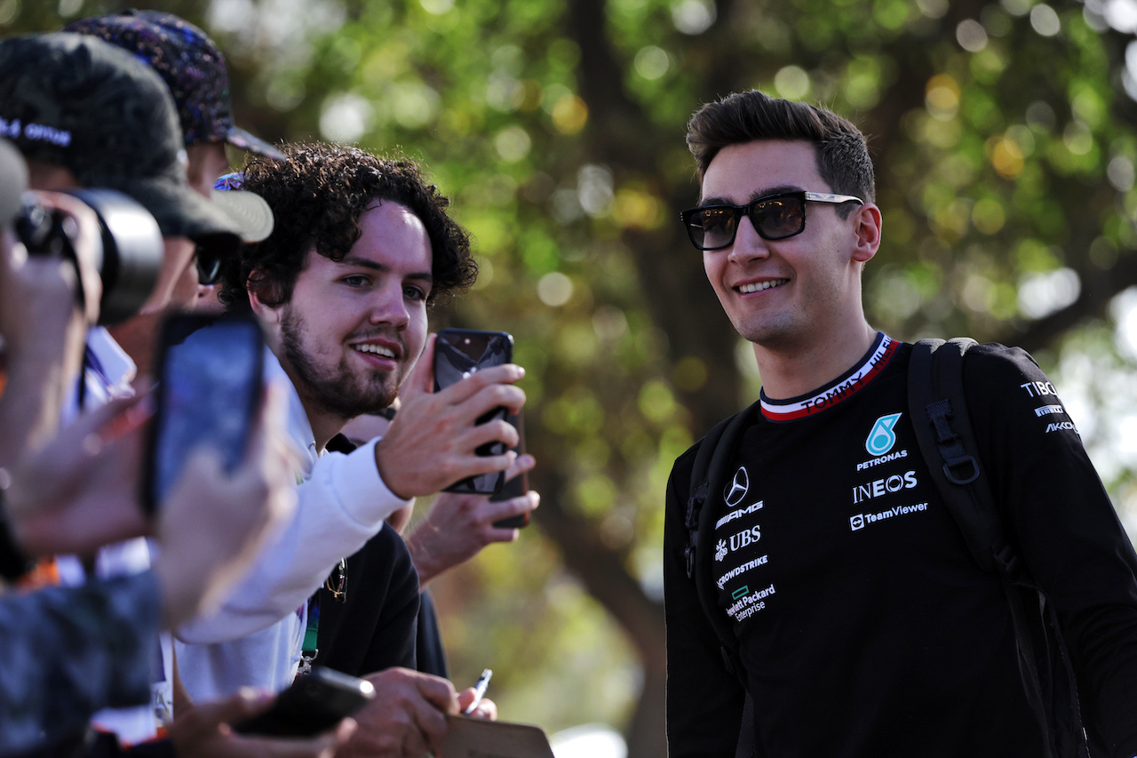 GP AUSTRALIA, George Russell (GBR) Mercedes AMG F1 with fans.
08.04.2022. Formula 1 World Championship, Rd 3, Australian Grand Prix, Albert Park, Melbourne, Australia, Practice Day.
- www.xpbimages.com, EMail: requests@xpbimages.com © Copyright: Bearne / XPB Images