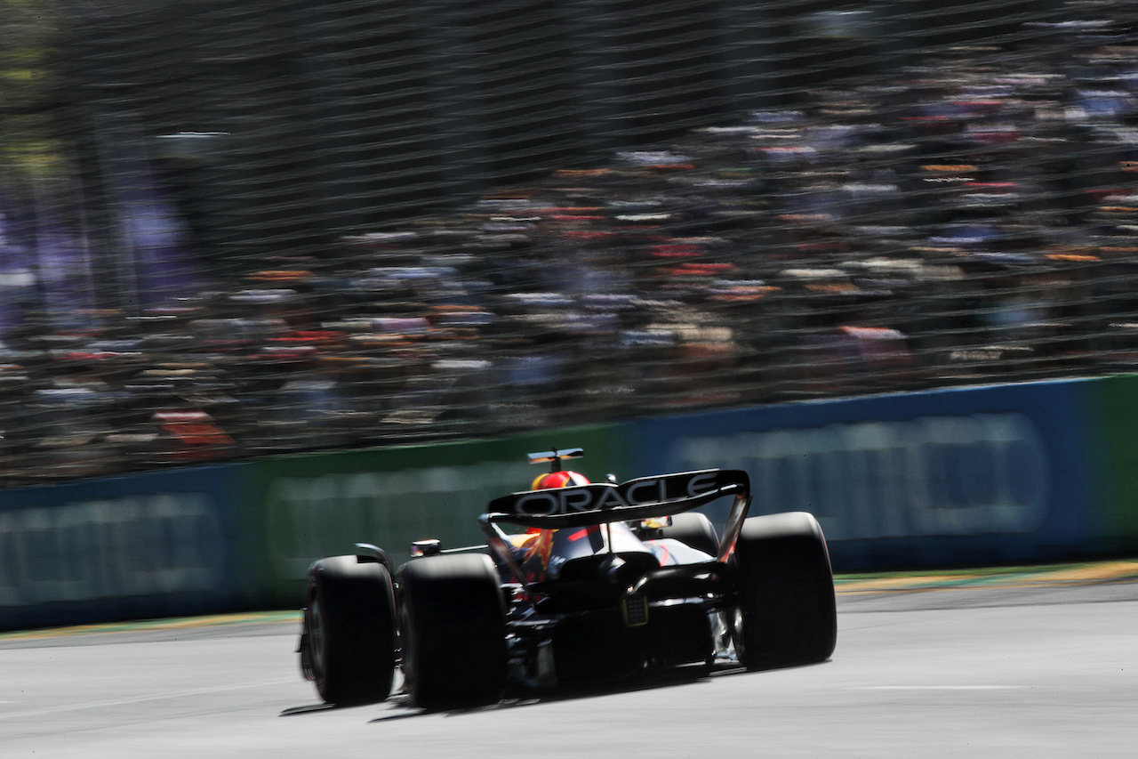GP AUSTRALIA, Max Verstappen (NLD) Red Bull Racing RB18.
08.04.2022. Formula 1 World Championship, Rd 3, Australian Grand Prix, Albert Park, Melbourne, Australia, Practice Day.
 - www.xpbimages.com, EMail: requests@xpbimages.com © Copyright: Coates / XPB Images