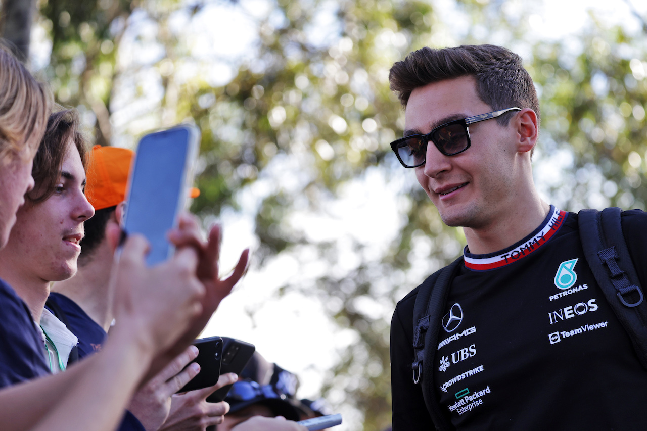 GP AUSTRALIA, George Russell (GBR) Mercedes AMG F1 with fans.
08.04.2022. Formula 1 World Championship, Rd 3, Australian Grand Prix, Albert Park, Melbourne, Australia, Practice Day.
- www.xpbimages.com, EMail: requests@xpbimages.com © Copyright: Bearne / XPB Images