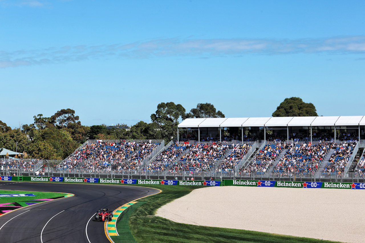 GP AUSTRALIA, Carlos Sainz Jr (ESP) Ferrari F1-75.
08.04.2022. Formula 1 World Championship, Rd 3, Australian Grand Prix, Albert Park, Melbourne, Australia, Practice Day.
- www.xpbimages.com, EMail: requests@xpbimages.com © Copyright: Charniaux / XPB Images