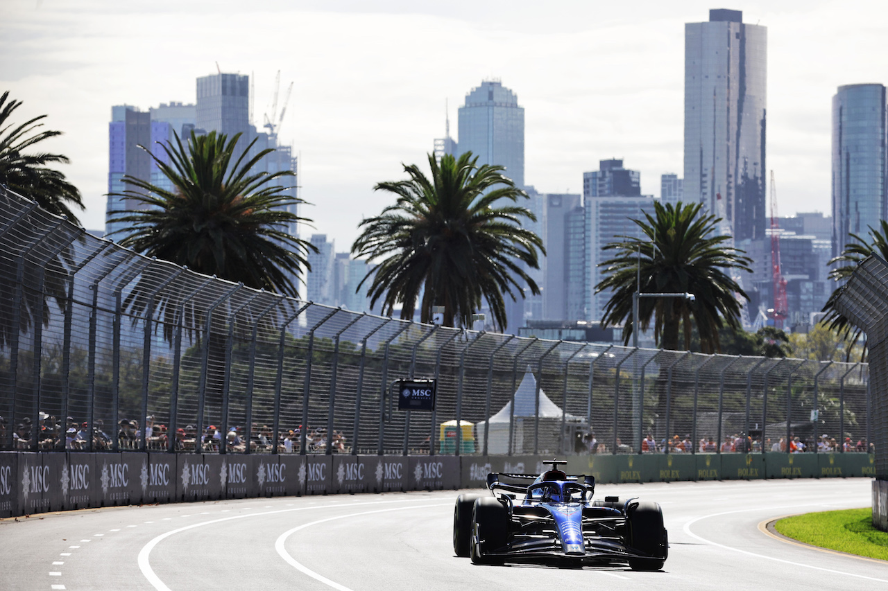 GP AUSTRALIA, Alexander Albon (THA) Williams Racing FW44.
08.04.2022. Formula 1 World Championship, Rd 3, Australian Grand Prix, Albert Park, Melbourne, Australia, Practice Day.
- www.xpbimages.com, EMail: requests@xpbimages.com © Copyright: Bearne / XPB Images