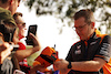 GP AUSTRALIA, Andreas Seidl, McLaren Managing Director with fans.
08.04.2022. Formula 1 World Championship, Rd 3, Australian Grand Prix, Albert Park, Melbourne, Australia, Practice Day.
- www.xpbimages.com, EMail: requests@xpbimages.com © Copyright: Bearne / XPB Images