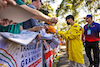 GP AUSTRALIA, Yuki Tsunoda (JPN) AlphaTauri with fans.
08.04.2022. Formula 1 World Championship, Rd 3, Australian Grand Prix, Albert Park, Melbourne, Australia, Practice Day.
- www.xpbimages.com, EMail: requests@xpbimages.com © Copyright: Bearne / XPB Images