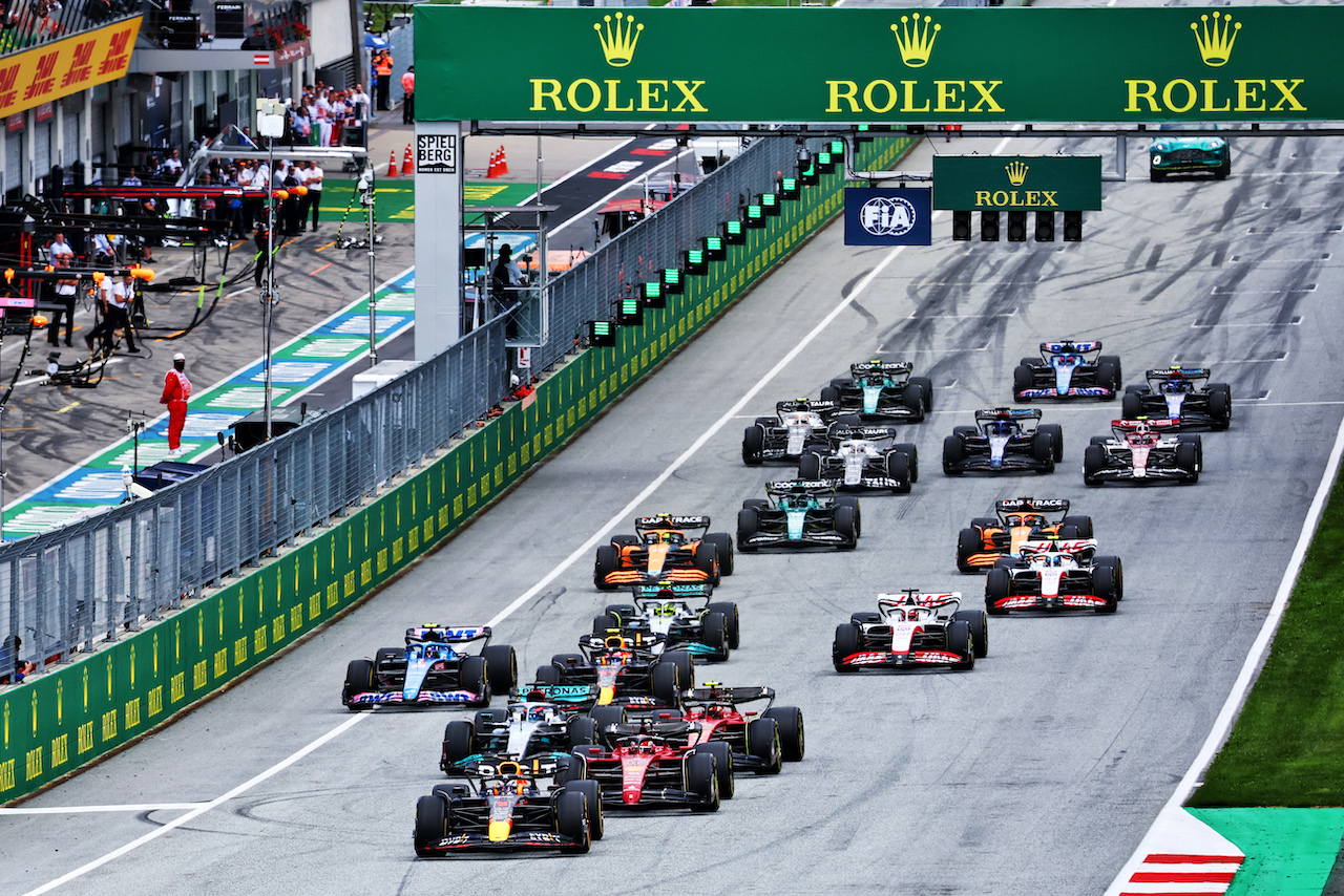 GP AUSTRIA, Max Verstappen (NLD) Red Bull Racing RB18 davanti a at the partenza of the race.
10.07.2022. Formula 1 World Championship, Rd 11, Austrian Grand Prix, Spielberg, Austria, Gara Day.
- www.xpbimages.com, EMail: requests@xpbimages.com © Copyright: Charniaux / XPB Images