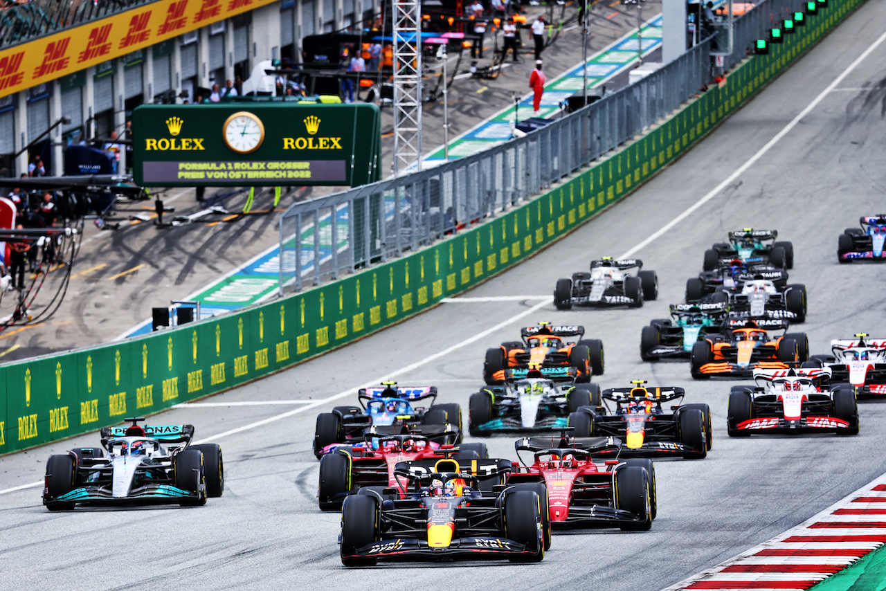 GP AUSTRIA, Max Verstappen (NLD) Red Bull Racing RB18 davanti a at the partenza of the race.
10.07.2022. Formula 1 World Championship, Rd 11, Austrian Grand Prix, Spielberg, Austria, Gara Day.
- www.xpbimages.com, EMail: requests@xpbimages.com © Copyright: Charniaux / XPB Images