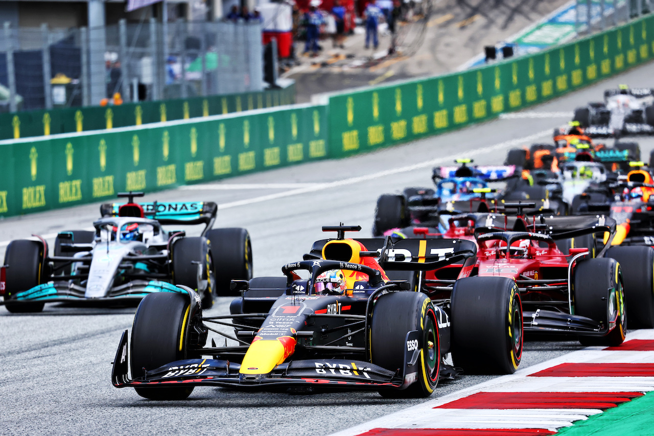 GP AUSTRIA, Max Verstappen (NLD) Red Bull Racing RB18 davanti a at the partenza of the race.
10.07.2022. Formula 1 World Championship, Rd 11, Austrian Grand Prix, Spielberg, Austria, Gara Day.
- www.xpbimages.com, EMail: requests@xpbimages.com © Copyright: Charniaux / XPB Images