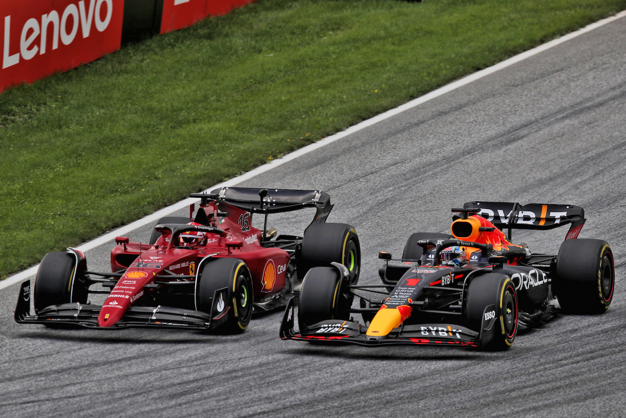 GP AUSTRIA, Max Verstappen (NLD) Red Bull Racing RB18 e Charles Leclerc (MON) Ferrari F1-75 battle for position.
10.07.2022. Formula 1 World Championship, Rd 11, Austrian Grand Prix, Spielberg, Austria, Gara Day.
 - www.xpbimages.com, EMail: requests@xpbimages.com © Copyright: Coates / XPB Images