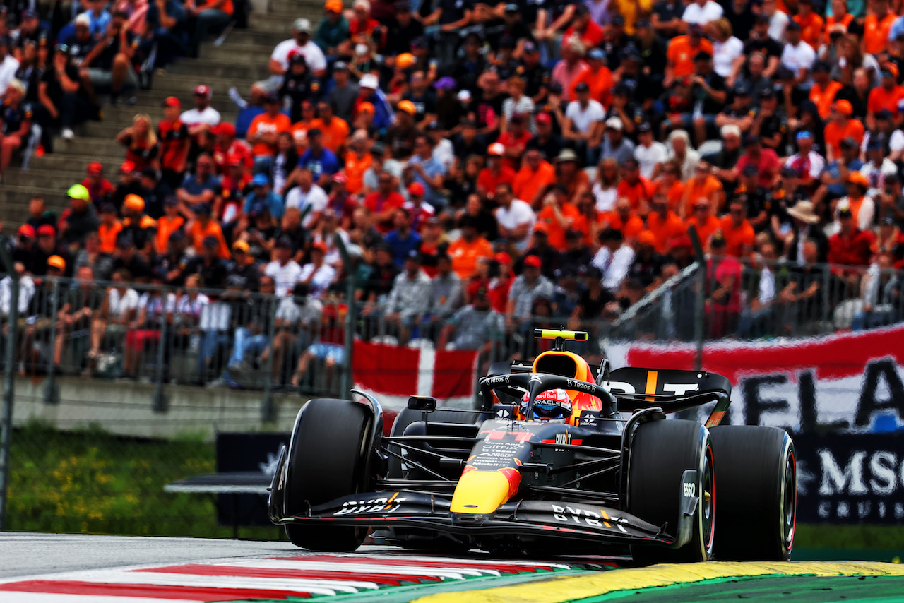 GP AUSTRIA, Sergio Perez (MEX) Red Bull Racing RB18.
10.07.2022. Formula 1 World Championship, Rd 11, Austrian Grand Prix, Spielberg, Austria, Gara Day.
- www.xpbimages.com, EMail: requests@xpbimages.com © Copyright: Batchelor / XPB Images