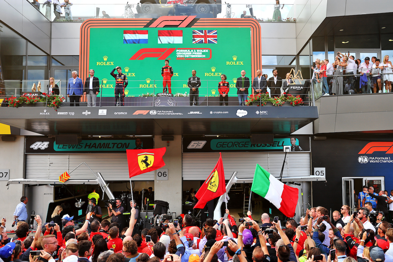 GP AUSTRIA, The podium (L to R): Max Verstappen (NLD) Red Bull Racing, second; Charles Leclerc (MON) Ferrari, vincitore; Lewis Hamilton (GBR) Mercedes AMG F1, third; Laurent Mekies (FRA) Ferrari Sporting Director.
10.07.2022. Formula 1 World Championship, Rd 11, Austrian Grand Prix, Spielberg, Austria, Gara Day.
- www.xpbimages.com, EMail: requests@xpbimages.com © Copyright: Batchelor / XPB Images