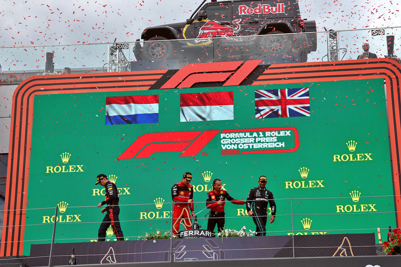 GP AUSTRIA, The podium (L to R): Max Verstappen (NLD) Red Bull Racing, second; Charles Leclerc (MON) Ferrari, vincitore; Laurent Mekies (FRA) Ferrari Sporting Director; Lewis Hamilton (GBR) Mercedes AMG F1, third.
10.07.2022. Formula 1 World Championship, Rd 11, Austrian Grand Prix, Spielberg, Austria, Gara Day.
- www.xpbimages.com, EMail: requests@xpbimages.com © Copyright: Batchelor / XPB Images